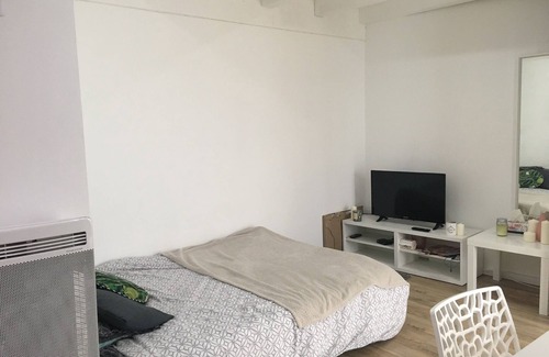Saint - Michel Apartment | Charmant Studio Refait à Neuf, au Pied du Métro et du Tramway