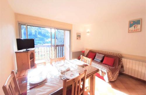 Saint-Lary-Soulan Apartment | Charmant T2 à Saint-Lary-Soulan avec balcon, parking, et casier à skis - FR-1-457-269