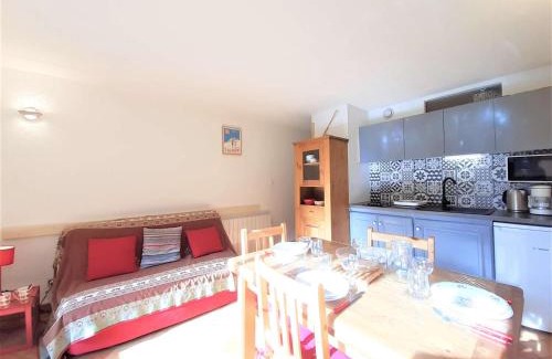 Saint-Lary-Soulan Apartment | Charmant T2 à Saint-Lary-Soulan avec balcon, parking, et casier à skis - FR-1-457-269