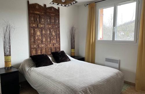 Cambo-les-Bains Apartment | Charmant T2 avec terrasse et piscine, proche des thermes à Cambo-Les-Bains - FR-1-495-59