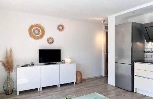 Cavaliere Apartment | Charmant T2 climatisé avec piscine, terrasse, parking et Wi-Fi - 4 couchages, Le Lavandou - FR-1-251-540