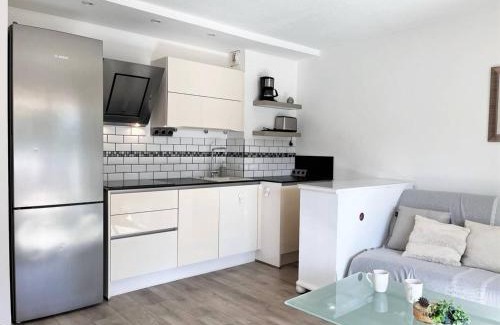 Cavaliere Apartment | Charmant T2 climatisé avec piscine, terrasse, parking et Wi-Fi - 4 couchages, Le Lavandou - FR-1-251-540