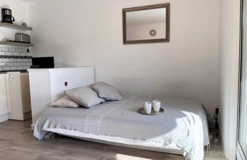 Cavaliere Apartment | Charmant T2 climatisé avec piscine, terrasse, parking et Wi-Fi - 4 couchages, Le Lavandou - FR-1-251-540