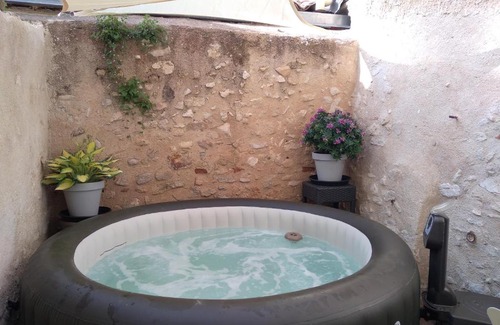 Apt House | Charmante Maison de village avec Jacuzzi