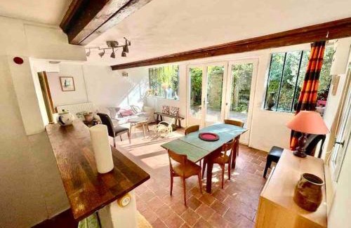 Vitry-sur-Seine Apartment | Charmante maison dans jardin, calme, 55m2- 2ch, métro, très proche Paris