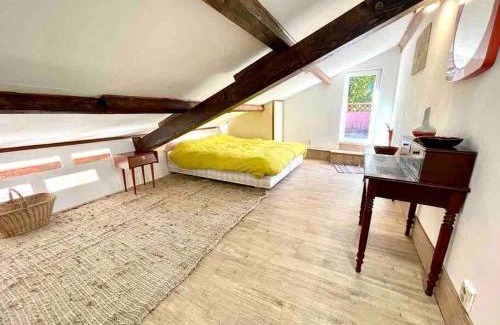 Vitry-sur-Seine Apartment | Charmante maison dans jardin, calme, 55m2- 2ch, métro, très proche Paris