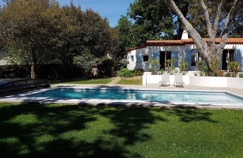 Pornic House | Charmante Villa de Bord de Mer, Avec Piscine, Situé Dans un Grand Parc Arboré