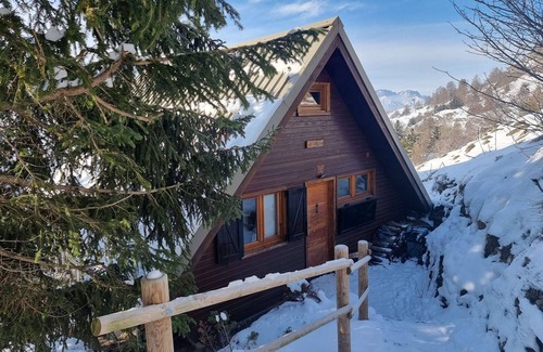 Saint-Michel-de-Chaillol Ski Chalet | Charming chalet for 6 with fireplace and pets allowed