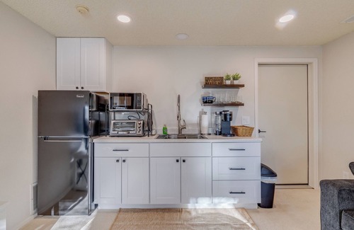 Briargate House | Charming 1-bdrm walkout basement suite with AC, WiFi in lovely Colorado Springs