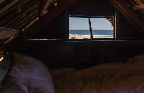 La Fortuna Cabin | Charming 1-bedroom Tiny Home in La Fortuna with WiFi & steps away from the beach