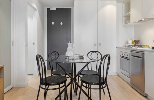 Collingwood Apartment | Charming 1-Bed Apartment with a Balcony