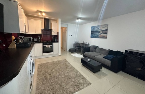 Hainault Apartment | Charming 1-Bed Apartment in Chigwell