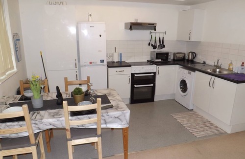 Barking Apartment | Charming 1-Bed Apartment in Barking
