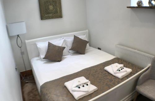 Cauldon Low House | Charming 1 Bed Peak Dist Cottage Barn Alton Towers