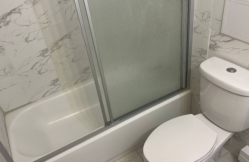 Airport Township Apartment | Charming 1-bedroom apartment in terrific Hazelwood with AC, WiFi