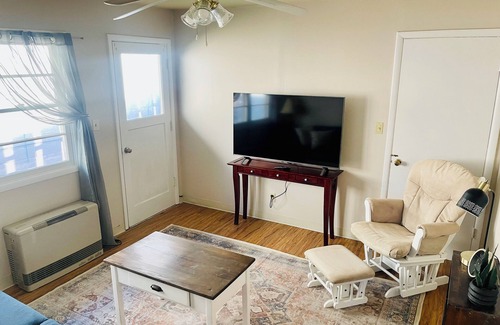 John Day Apartment | Charming 1-bedroom apartment in lovely John Day with WiFi, AC