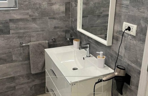 Resita Apartment | Charming 1-bedroom apartment in lovely Reșița with AC