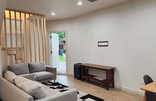 Northwest Dallas Apartment | Charming 1-bedroom apartment in welcoming Dallas with WiFi, AC