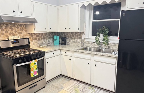 Utica Apartment | Charming 1-bedroom apartment in Utica with AC, WiFi