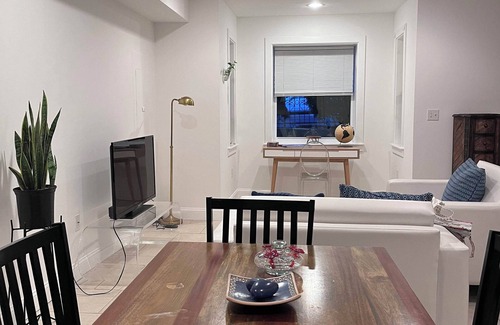 NoMa Apartment | Charming 1-bedroom basement apartment in Washington DC with AC, WiFi