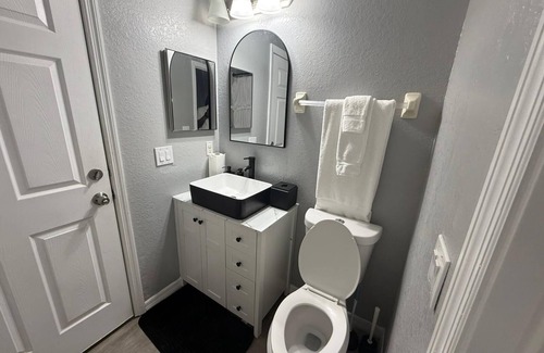 Regal Palms Apartment | Charming 1-bedroom estate with AC, fitness room in wonderful Davenport