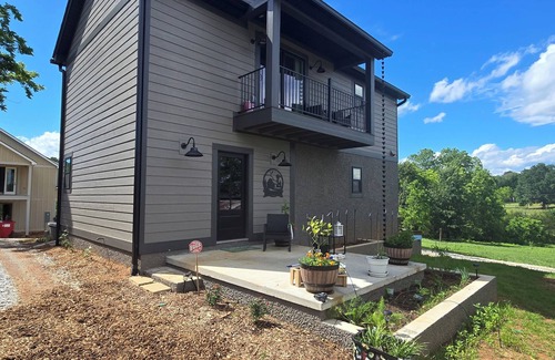 Seneca Other | Charming 1-bedroom farmhouse in marvelous Seneca with WiFi, AC