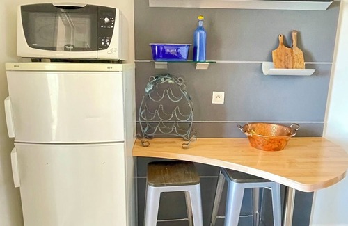 La Madeleine Apartment | Charming 1-bedroom flat WATER VIEW in lovely Nice, France. 5n from the BEACH.