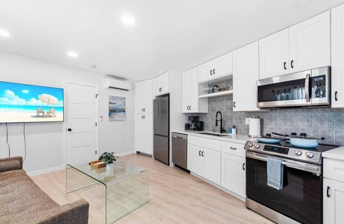 University Heights House | Charming 1-bedroom house in Hillcrest San Diego with AC, WiFi