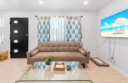 University Heights House | Charming 1-bedroom house in Hillcrest San Diego with AC, WiFi