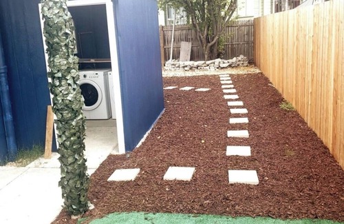 Oakland House | Charming 1-bedroom house within 15 min walk of BART