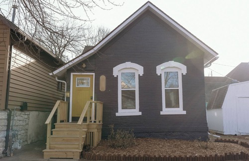 Marshland House | Charming 1-bedroom house in delightful Winona with WiFi, AC and PRIVATE PATIO
