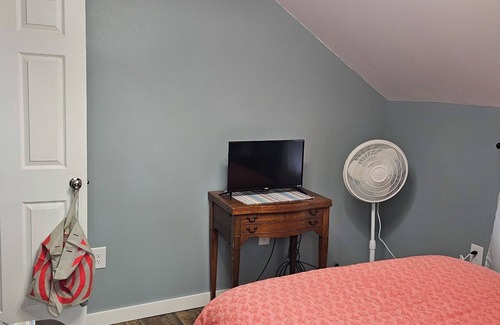 Ogdensburg House | Charming 1-bedroom in house with WiFi, AC in Ogdensburg