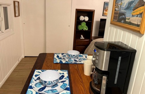 La Playa Cottage | Charming 1-bedroom Surf Cottage in beautiful San Diego La Playa with WiFi