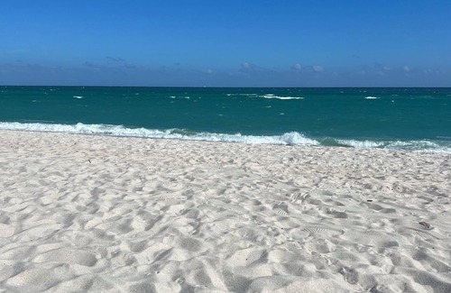 Miramar House | Charming 1 bedroom townhome with AC, parking, and WiFi in beautiful Miramar.
