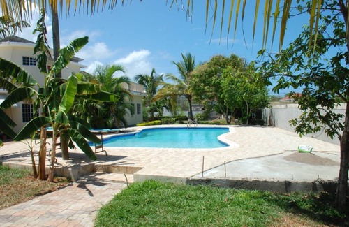 Lucea Villa | Charming 1-bedroom villa in Lucea with AC