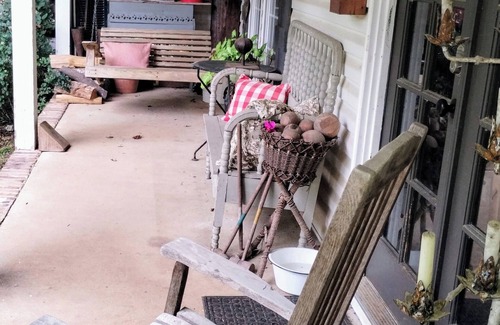 Ashville Apartment | Charming 1 BR Lake Access Apartment in delightful Ashville