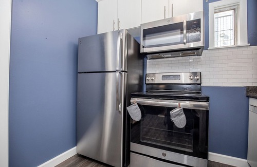 Woodland in Waverly Apartment | Charming 12 South Studio w Pool, Near Melrose, Downtown+Univ. 2 mi, Free Parking