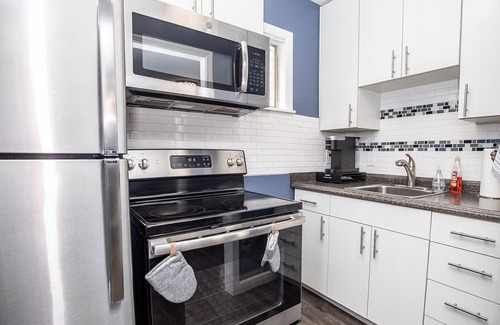 Woodland in Waverly Apartment | Charming 12 South Studio w Pool, Near Melrose, Downtown+Univ. 2 mi, Free Parking