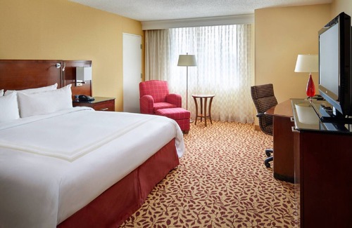 Cleveland Hotel | Charming 160-bedroom hotel with AC, fitness room in lovely Cleveland