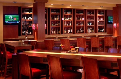 Cleveland Hotel | Charming 160-bedroom hotel with AC, fitness room in lovely Cleveland
