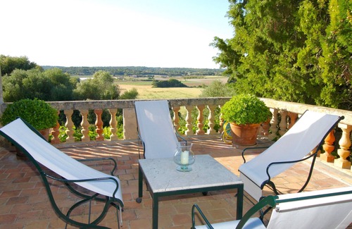 Porreres Villa | Charming 17th-century villa set in stunning, rolling countryside I Set In 150.