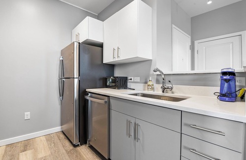 Everett Apartment | Charming 1BR Near Encore 3258