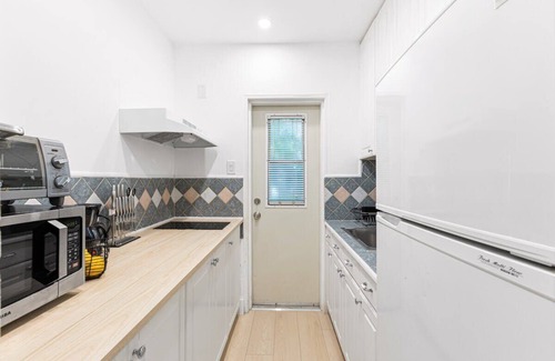 Hendricks and Venice Isles Apartment | Charming 1BR Retreat in Victoria Park Near Beach