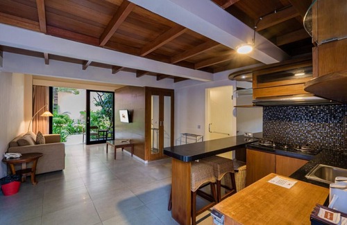 Umalas Apartment | Charming 1BR Suites Garden View Near Seminyak & Canggu