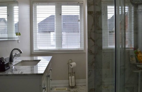 Ajax House | Charming 2-BDR Upper Floor Retreat in Ajax