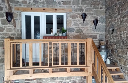 Merinchal House | Charming 2-Bed Cottage within Barn in Merinchal