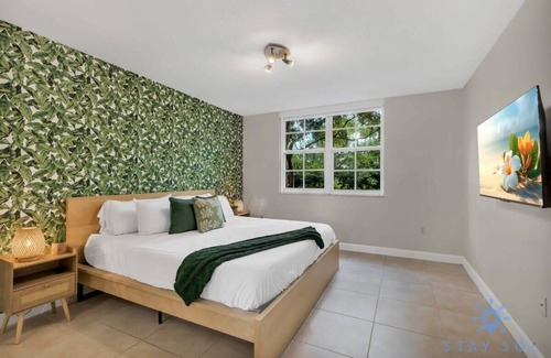 Aventura Apartment | Charming 2-Bed Retreat near Aventura's Best