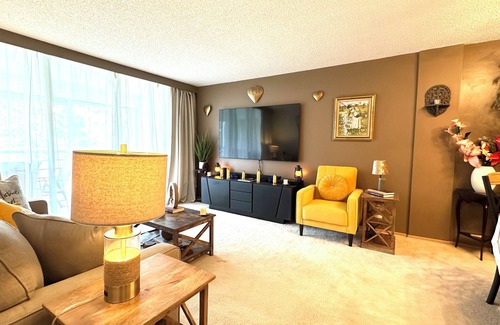 Lauderdale Lakes Apartment | Charming 2-bedroom apartment in peaceful Lauderdale Lakes with WiFi, AC