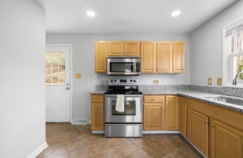Fry's Spring House | Charming 2-bedroom house in lovely Charlottesville near UVA