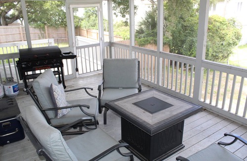 Crystal Coast House | Charming 2-bedroom house in lovely Atlantic Beach with AC